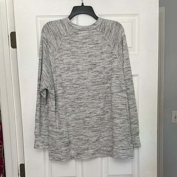 Aerie Gray Long Sleeve - Picture 2 of 2